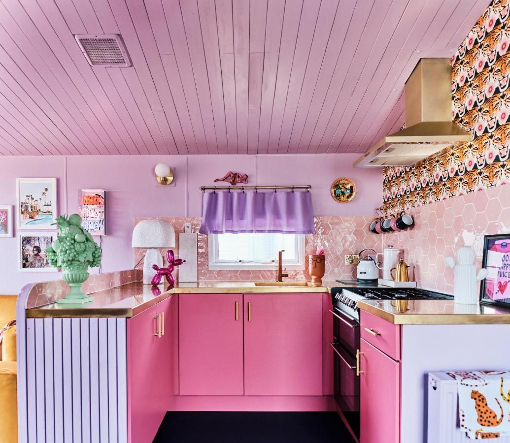 Fun Barbie Inspired, 6 Berth Caravan - Camber Sands Holiday Park, Near The Beach Exterior foto
